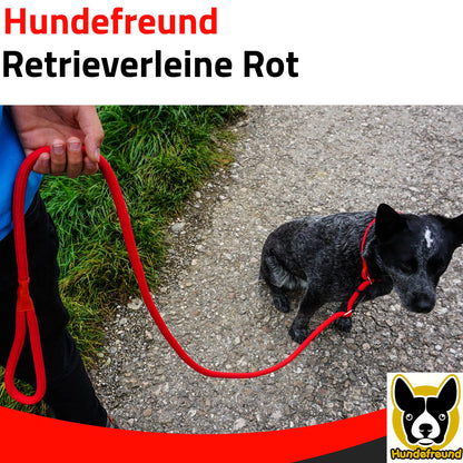 Retrieverleine von Hundefreund in Rot beim Spaziergang mit Hund