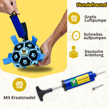Hundefußball 18 cm von Hundefreund in Blau wird mit der beiliegenden Pumpe und Nadel aufgepumpt
